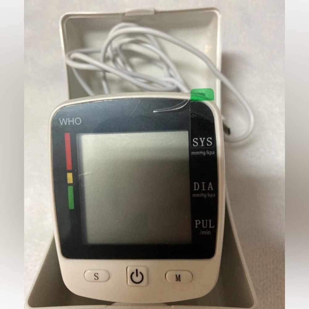 Talking Rechargeable Wrist Blood Pressure Monitor Sphygmomanometer EUC